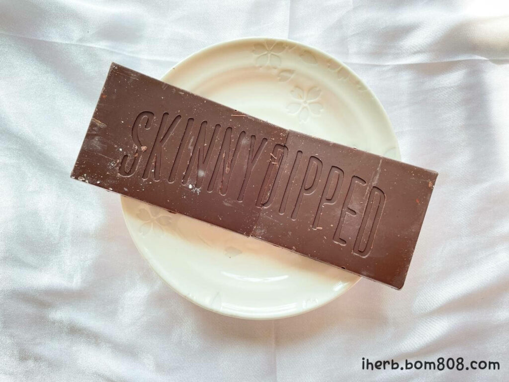 SkinnyDipped（スキニー・ディップド）アーモンドシーソルトダークチョコレート